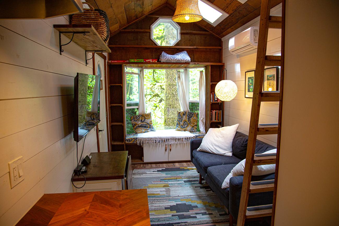 Trout Creek Tiny Home Cedar Hot Tub & Sauna Tiny house for Rent in