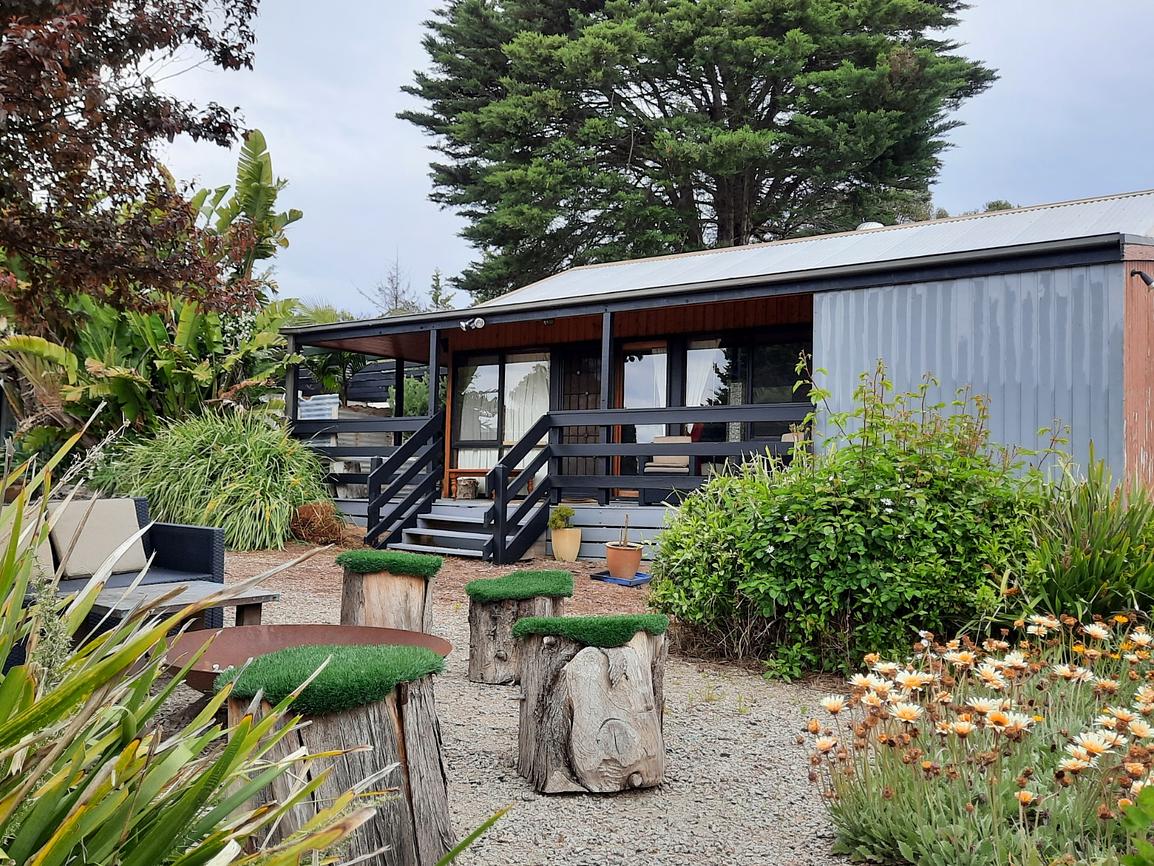 The Back Beach Cabin Cabin for Rent in Fingal, Mornington Peninsula