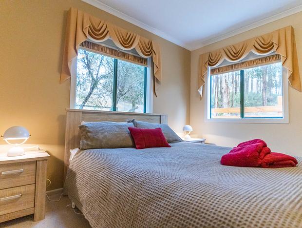 Photo 3 for Secluded Spa Cottage