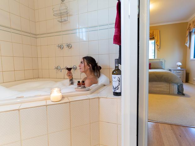 Photo 2 for Secluded Spa Cottage