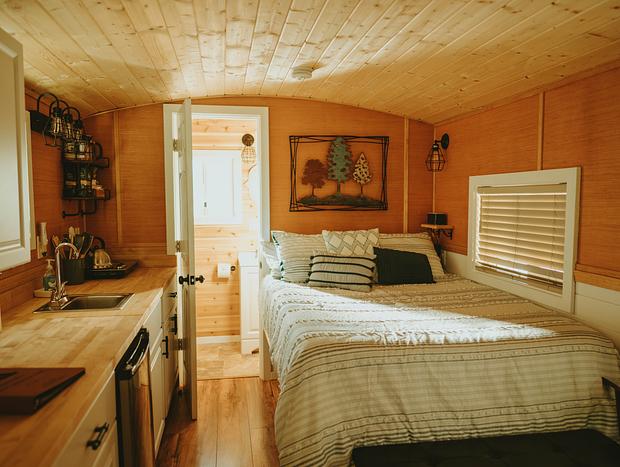 Photo 5 for Cozy Creekside Cottage Escape