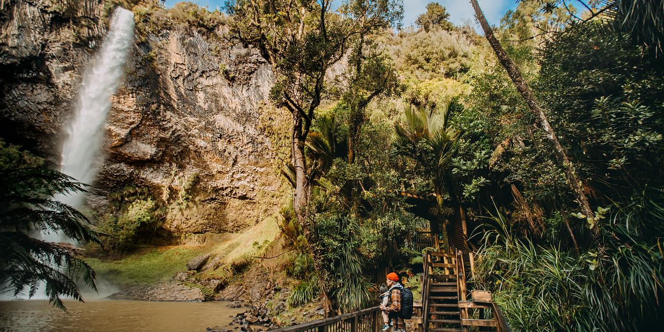 Arapiki House Big Bay Views Kiwi Bach House for Rent in Raglan