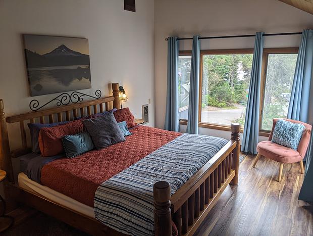 Photo 14 for Pet-friendly Govy Mountain Chalet