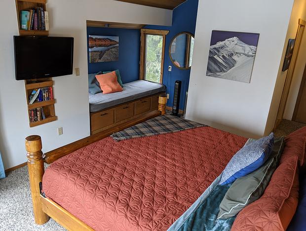 Photo 13 for Pet-friendly Govy Mountain Chalet