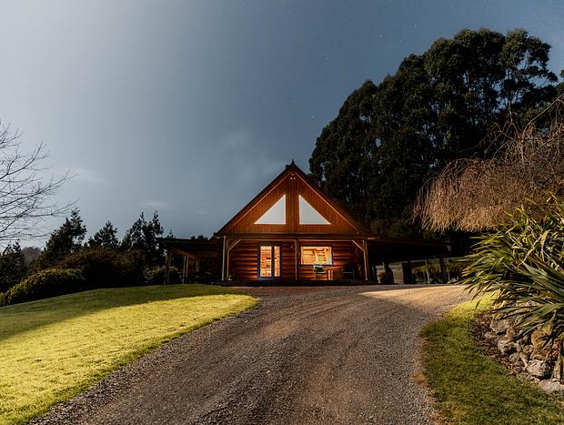 Photo 10 for A Peaceful Rustic Country Log Cabin