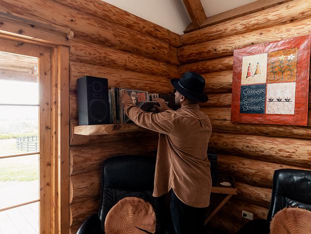 Photo 6 for A Peaceful Rustic Country Log Cabin