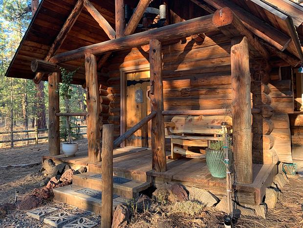 Photo 16 for Beautiful Log Home Outside of Sisters