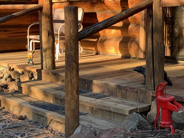 Photo 17 for Beautiful Log Home Outside of Sisters
