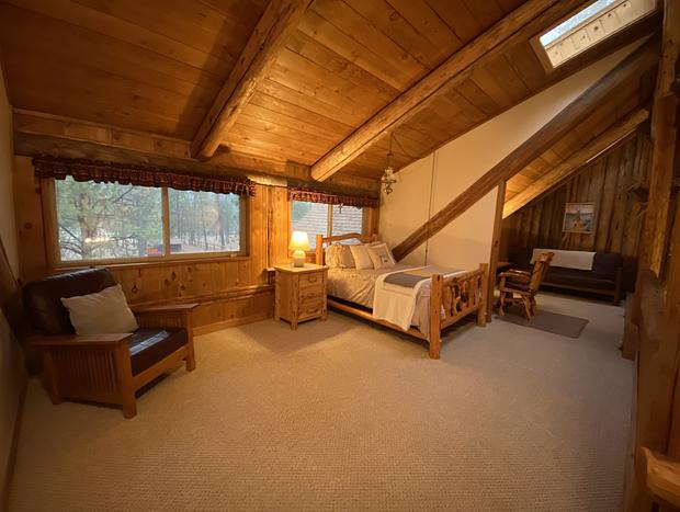 Photo 40 for Beautiful Log Home Outside of Sisters
