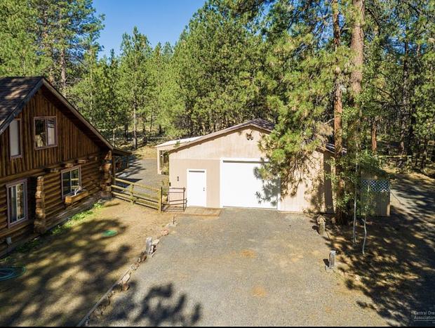 Photo 55 for Beautiful Log Home Outside of Sisters