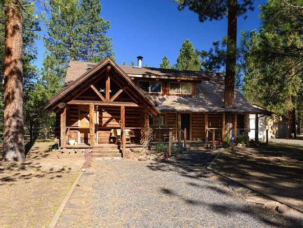 Photo 10 for Beautiful Log Home Outside of Sisters