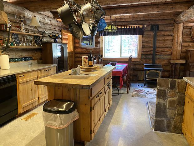 Photo 36 for Beautiful Log Home Outside of Sisters