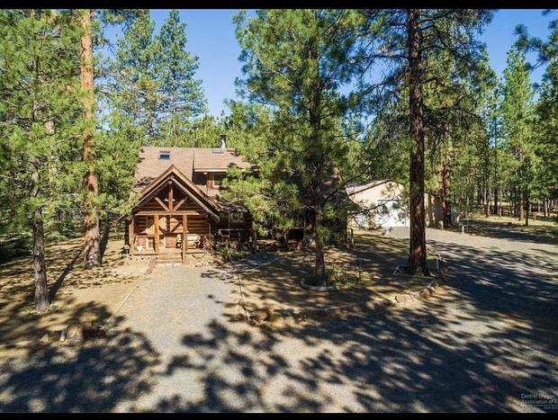 Photo 53 for Beautiful Log Home Outside of Sisters