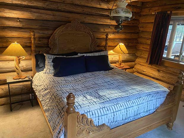 Photo 44 for Beautiful Log Home Outside of Sisters