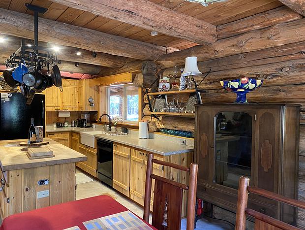Photo 35 for Beautiful Log Home Outside of Sisters