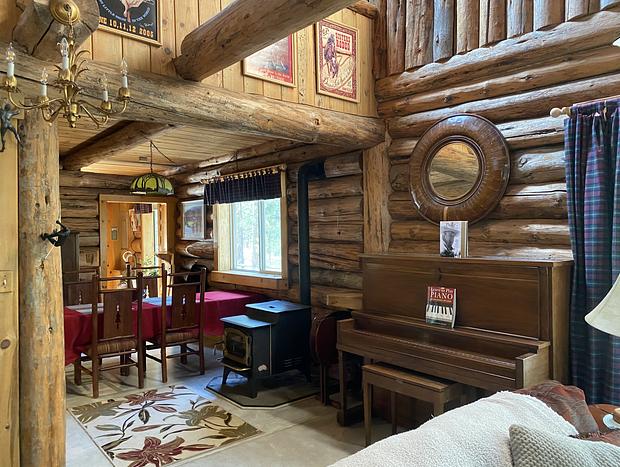 Photo 34 for Beautiful Log Home Outside of Sisters