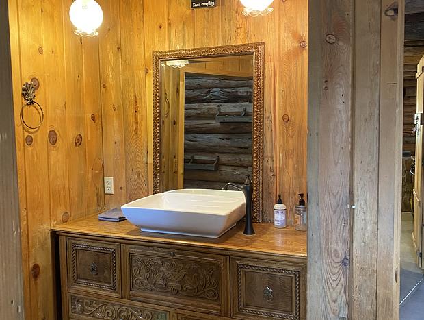 Photo 49 for Beautiful Log Home Outside of Sisters
