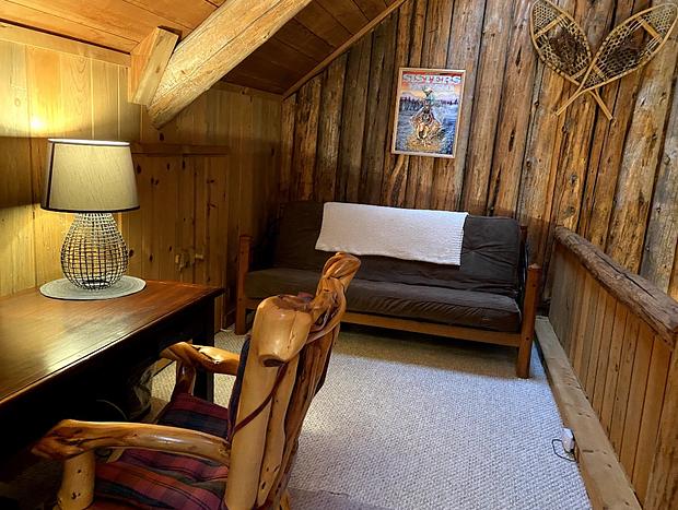 Photo 33 for Beautiful Log Home Outside of Sisters