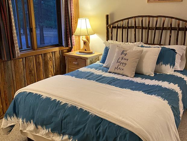 Photo 45 for Beautiful Log Home Outside of Sisters