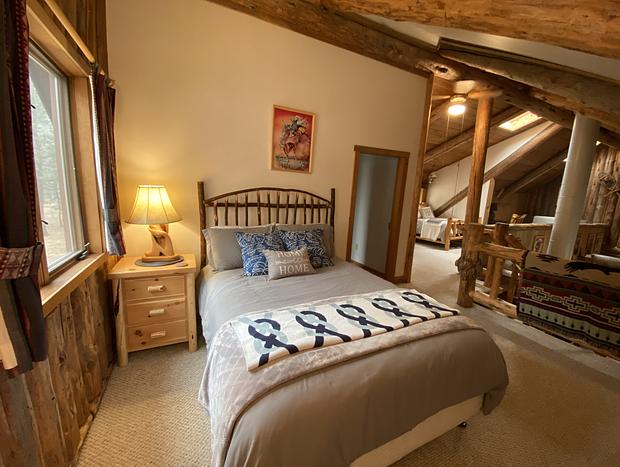 Photo 41 for Beautiful Log Home Outside of Sisters
