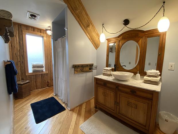 Photo 48 for Beautiful Log Home Outside of Sisters