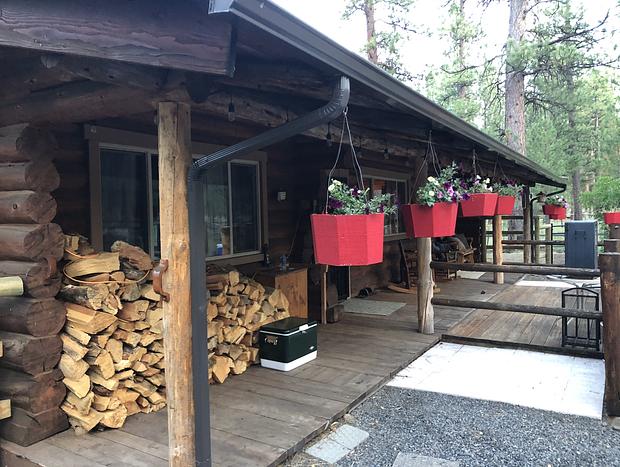 Photo 25 for Beautiful Log Home Outside of Sisters