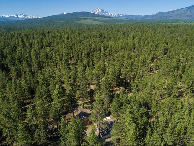 Photo 59 for Beautiful Log Home Outside of Sisters