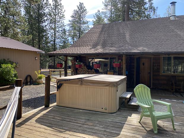 Photo 14 for Beautiful Log Home Outside of Sisters