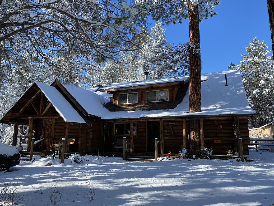 Beautiful Log Home Outside of Sisters House for Rent in Sisters