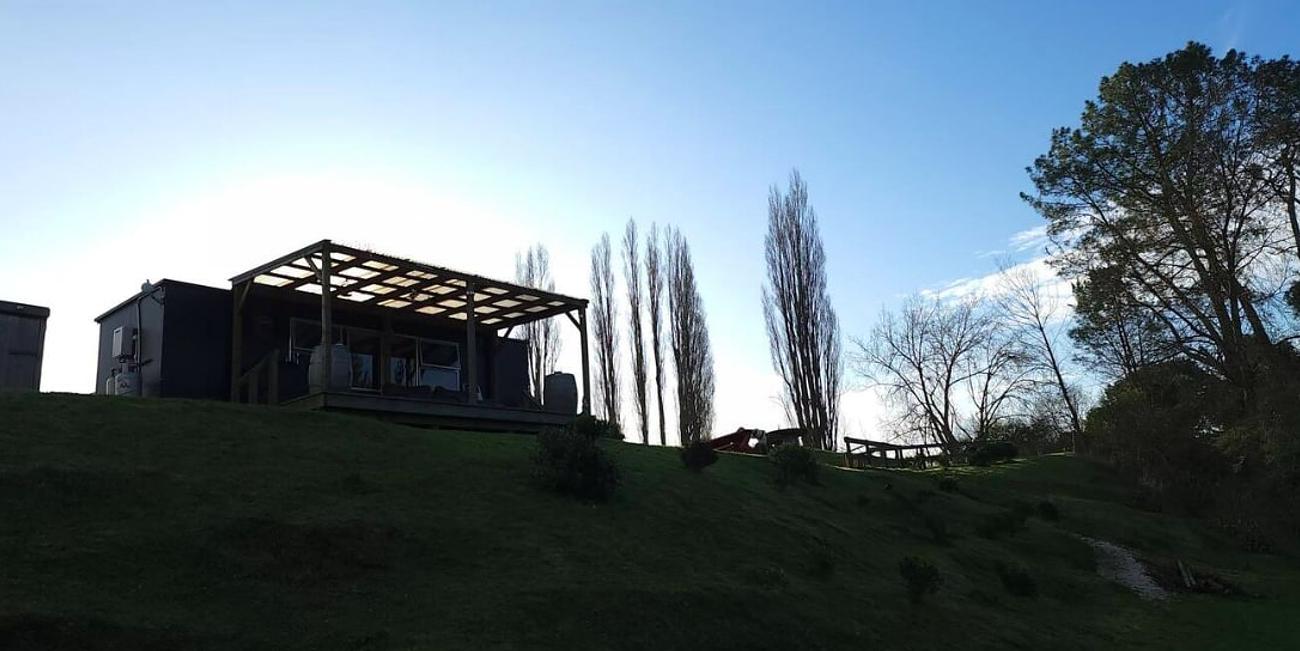 Divine Riverside Hideaway pets by prior arangements Tiny house for