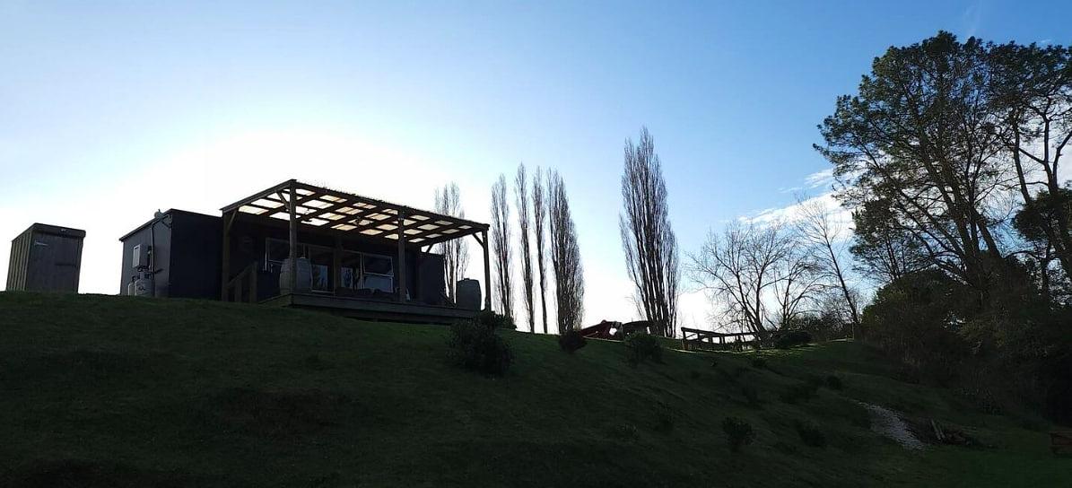 Divine Riverside Hideaway pets by prior arangements Tiny house for