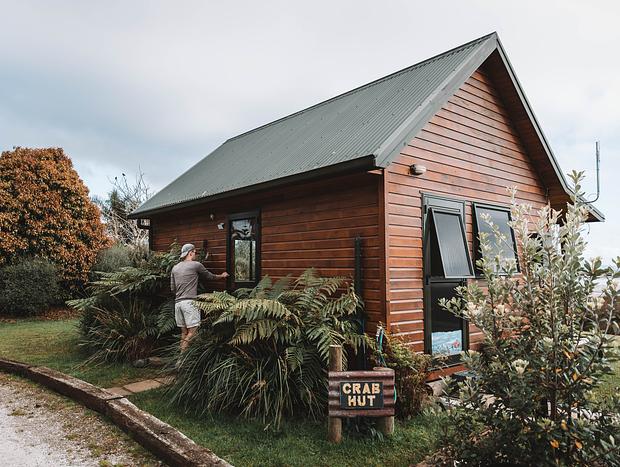 Photo 6 for Cosy Coastal Hut at Pahoia Beach
