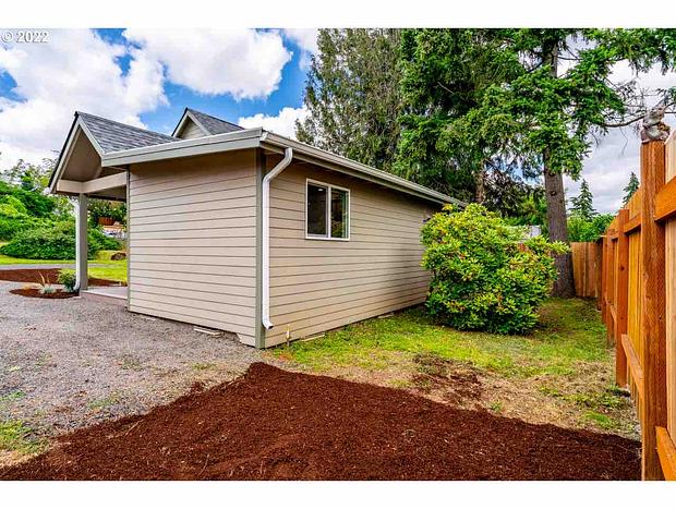 Photo 5 for The Silverton Getaway Cottage - Modern Oregon Charm