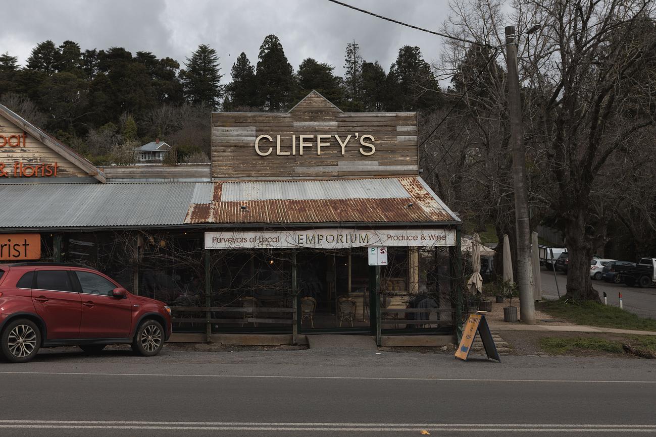 The Hepburn Treehouse Romantic Retreat Cabin for Rent in Hepburn