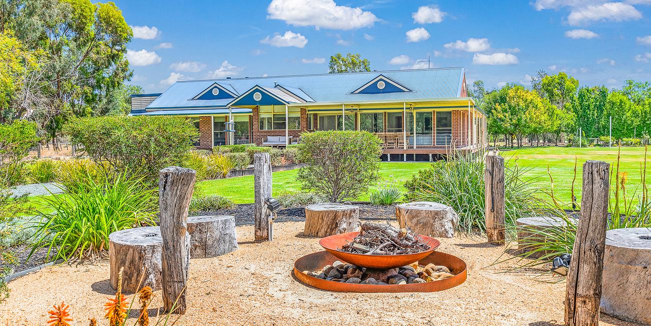 The Waterfront Echuca Holiday Homes House for Rent in Echuca