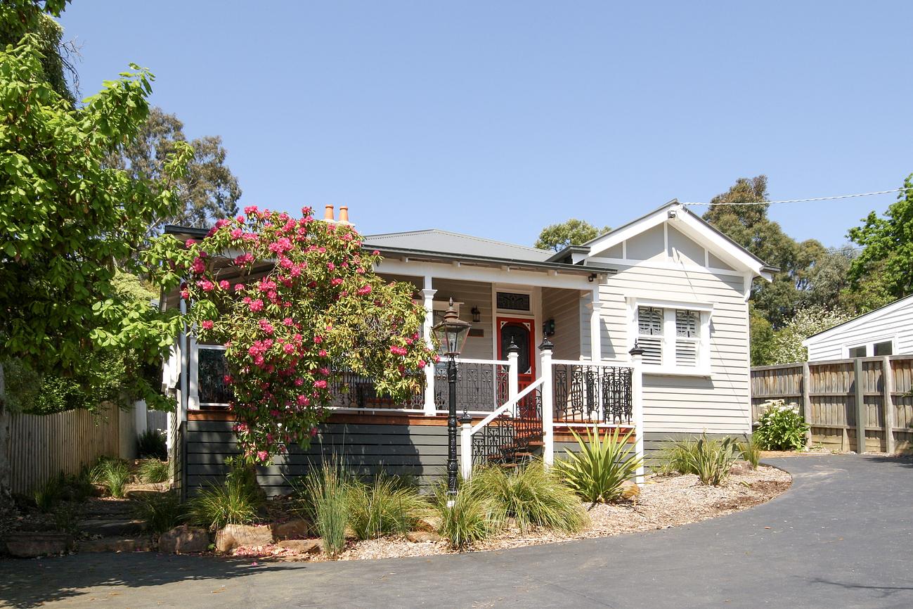 Vintage Charm on St Leonards House for Rent in Healesville, Yarra
