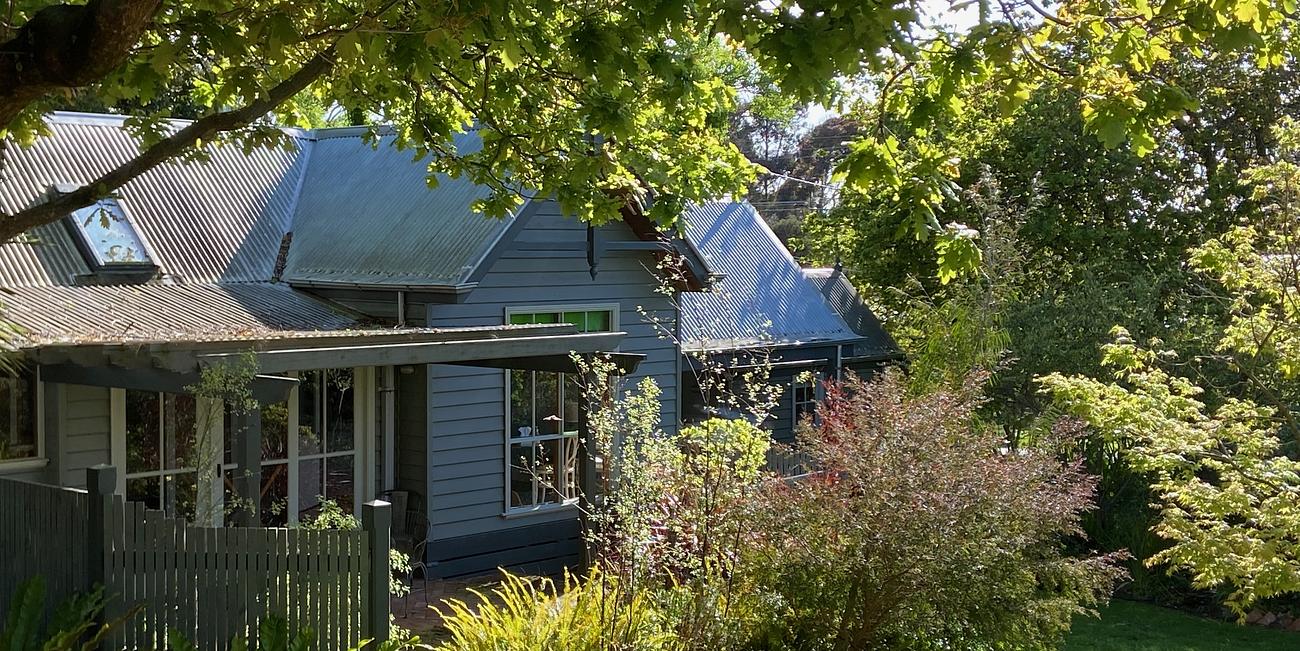 Gate House Cottage Under The Oak Tree Cottage for Rent in Rhyll