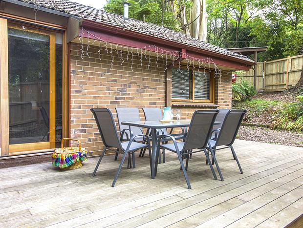 Photo 10 for Camellia Cottage - Cosy Central Olinda Cottage