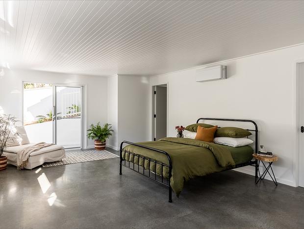 Photo 10 for Blackbutt House - Luxe Retreat With Pool