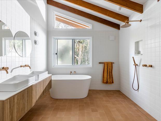 Photo 35 for Blackbutt House - Luxe Retreat With Pool