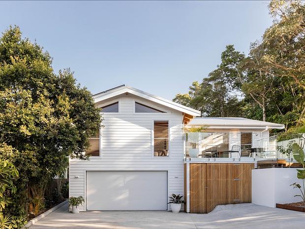 Photo 38 for Blackbutt House - Luxe Retreat With Pool