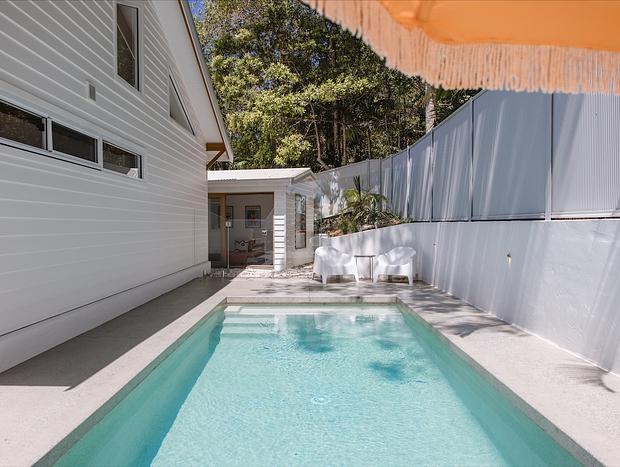 Photo 5 for Blackbutt House - Luxe Retreat With Pool