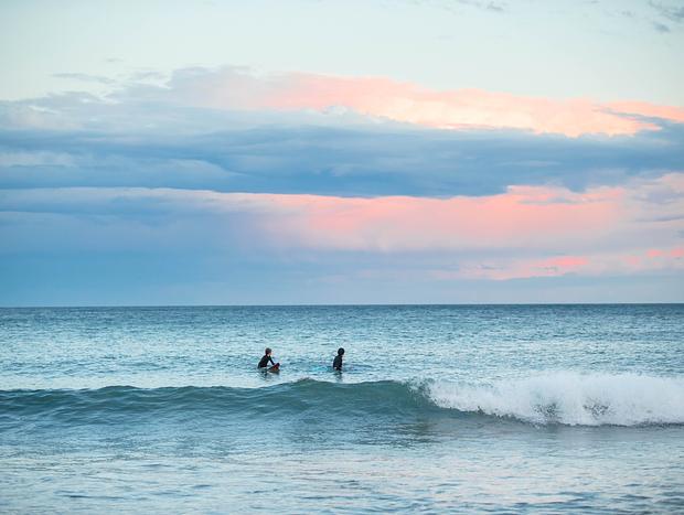 Photo 4 for Surfing Avalon Beach