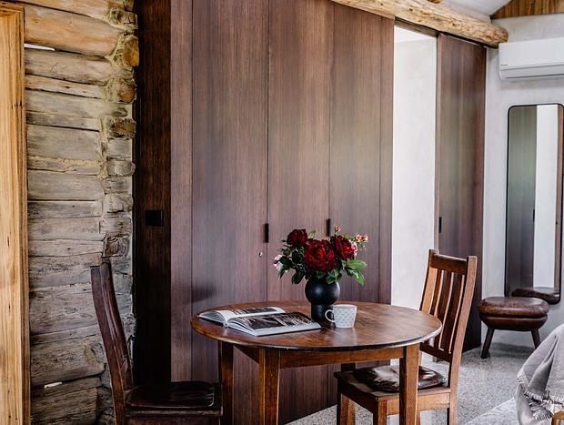 Photo 22 for Luxury vineyard log cabin in Yarra Valley foothills
