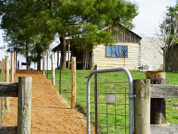 Photo 51 for Luxury vineyard log cabin in Yarra Valley foothills