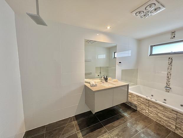 Photo 21 for Seamount at Apollo Bay