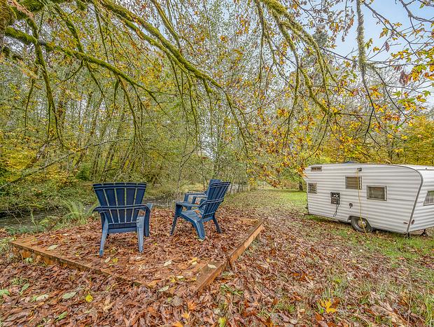 Photo 9 for Delightful Waterfront Vintage Caravan
