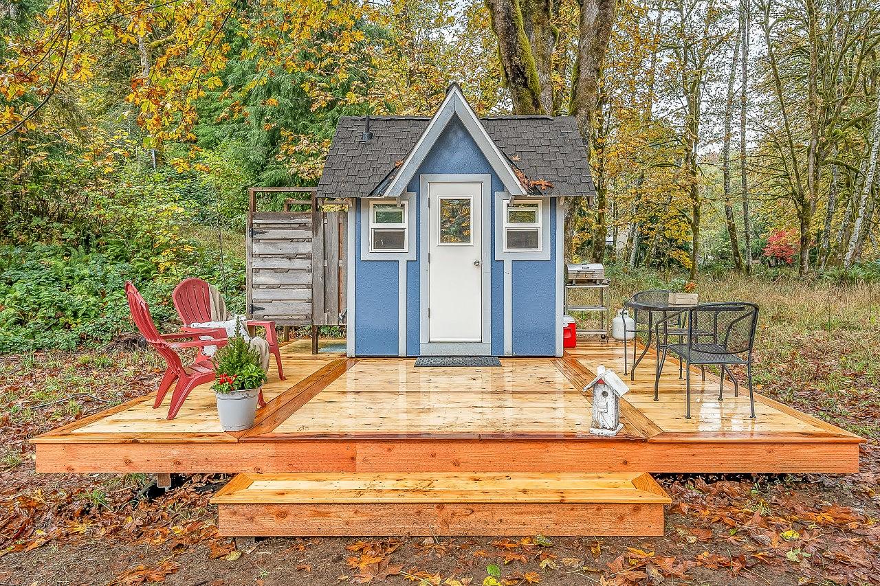 Waterfront Tiny Home w/ Outdoor Shower & BBQ Tiny house for Rent in