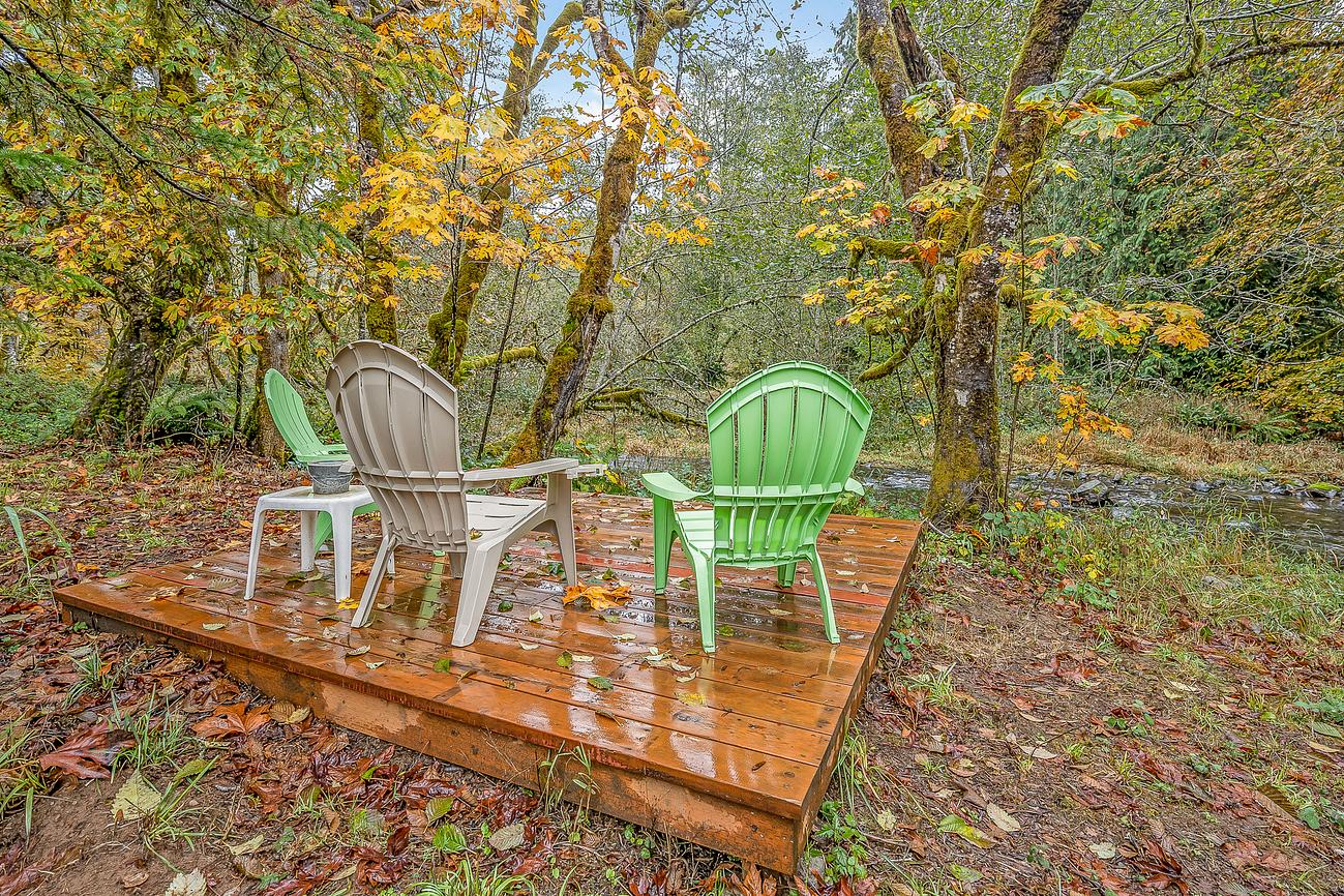 NEW Waterfront Cottage w/ Two Suites Cottage for Rent in Longview