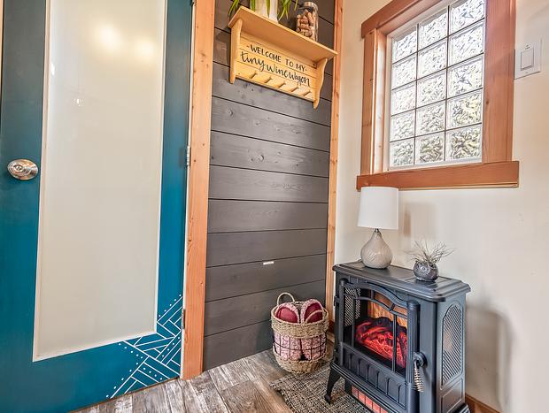 Photo 4 for Stylish Tiny Home in Wine Country
